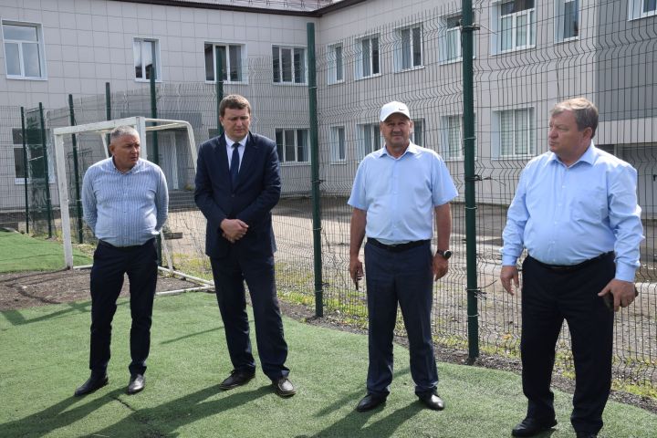 В Нурлате Дамир Ишкинеев посетил объекты капитального ремонта