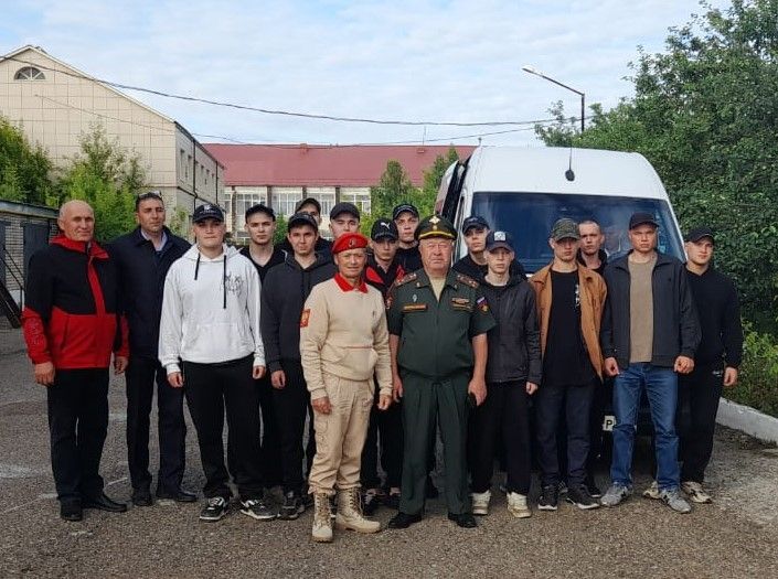 Нурлатцы проводили новобранцев на срочную службу