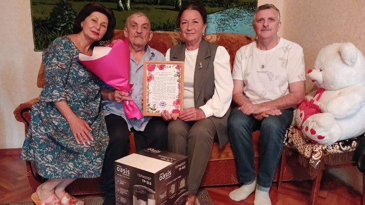 Житель Нурлата Геннадий Александрович Голубев отмечает 90-летний юбилей