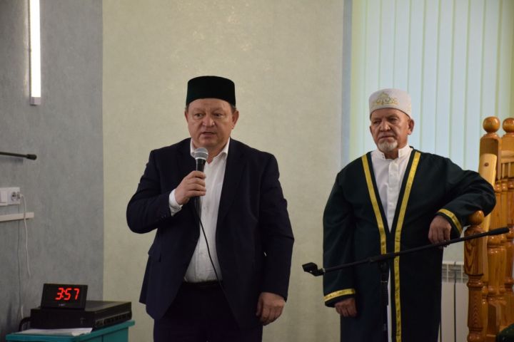 Глава Нурлатского района Дамир Ишкинеев поздравляет с праздником Курбан-байрам
