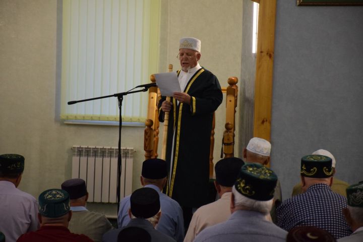 Нурлатцы отмечают Курбан-байрам: в мечетях района прошли праздничные богослужения