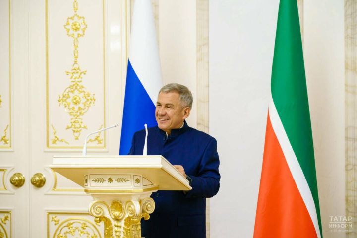 Минниханов поздравил татарстанцев с Днем русского языка