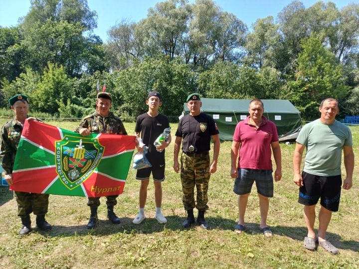 В Нурлате прошла военно-патриотическая эстафета в лагере «Ратный сбор»