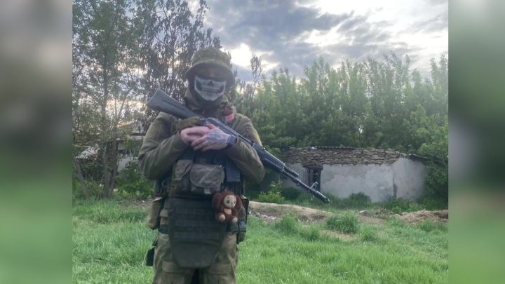 «Просто делал дело»: Боец «Хищник» с медалями рвется обратно