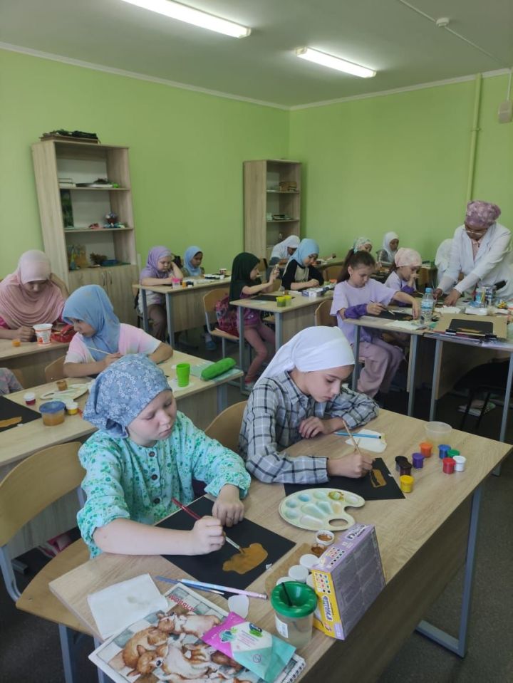 В нурлатском образовательном центре имени Ахмадзаки хазрата Сафиуллина проходят религиозные курсы для девочек