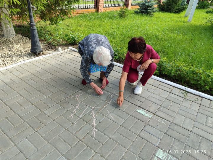 Цветные мечты: в Нурлатском доме-интернате расцвел праздник творчества