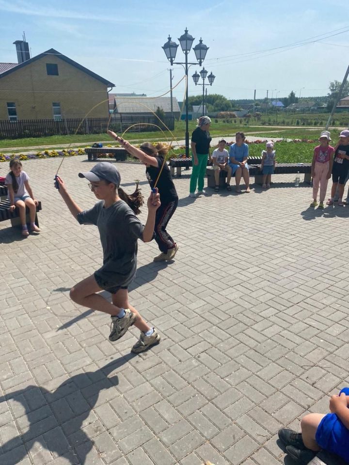 Веселые старты в Бурметьево: спорт, смех и командный дух!