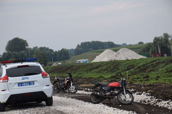 Подростки на питбайках задержаны на участке строящейся дороги под Нурлатом