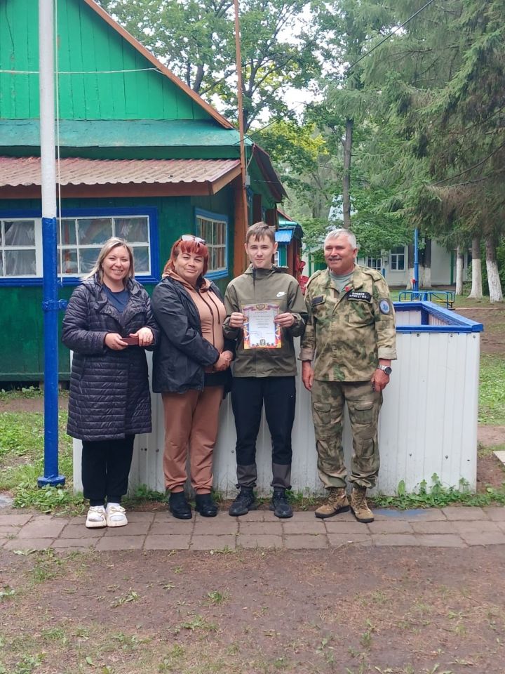 «Форпост» в гостях у «Заречного»: спорт, беседы и помощь фронту