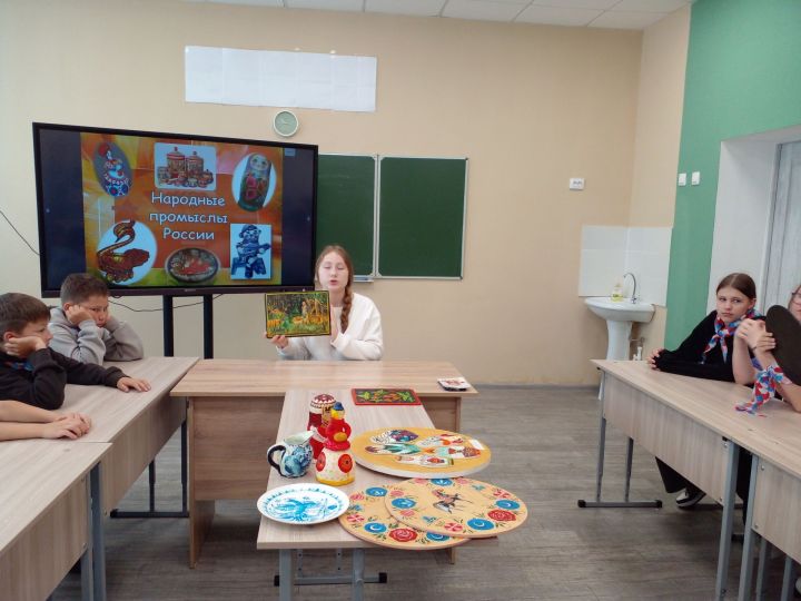 «Нурлатские школьники погрузились в мир народных промыслов на мастер-классе в лагере «Мечта»