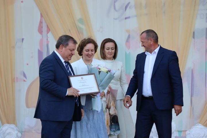 Дамиру Ишкинееву вручили Благодарность за укрепление семейных ценностей