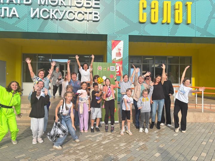 Разноцветное лето в Музыкальном сквере: «Сэлэт» дарит детям праздник!