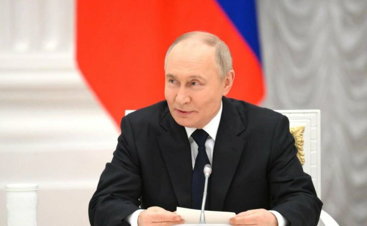Владимир Путин поздравил десантников с Днём ВДВ и отметил их героизм