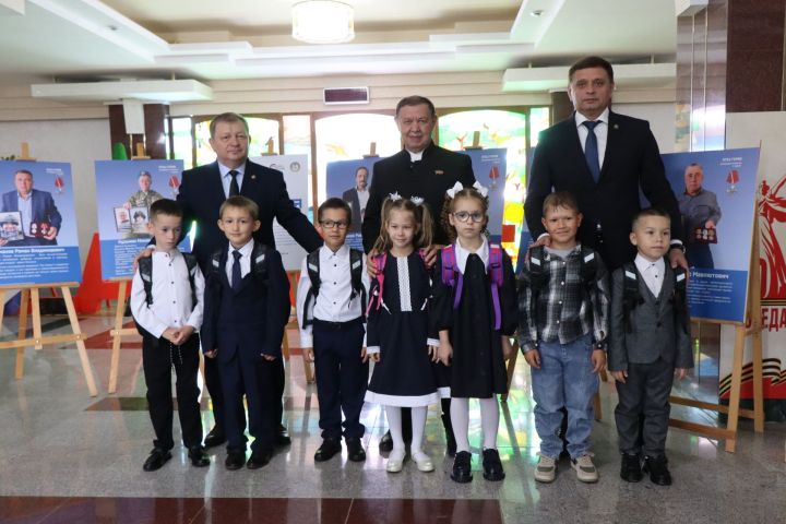 В Нурлате детям бойцов СВО помогли собраться в школу