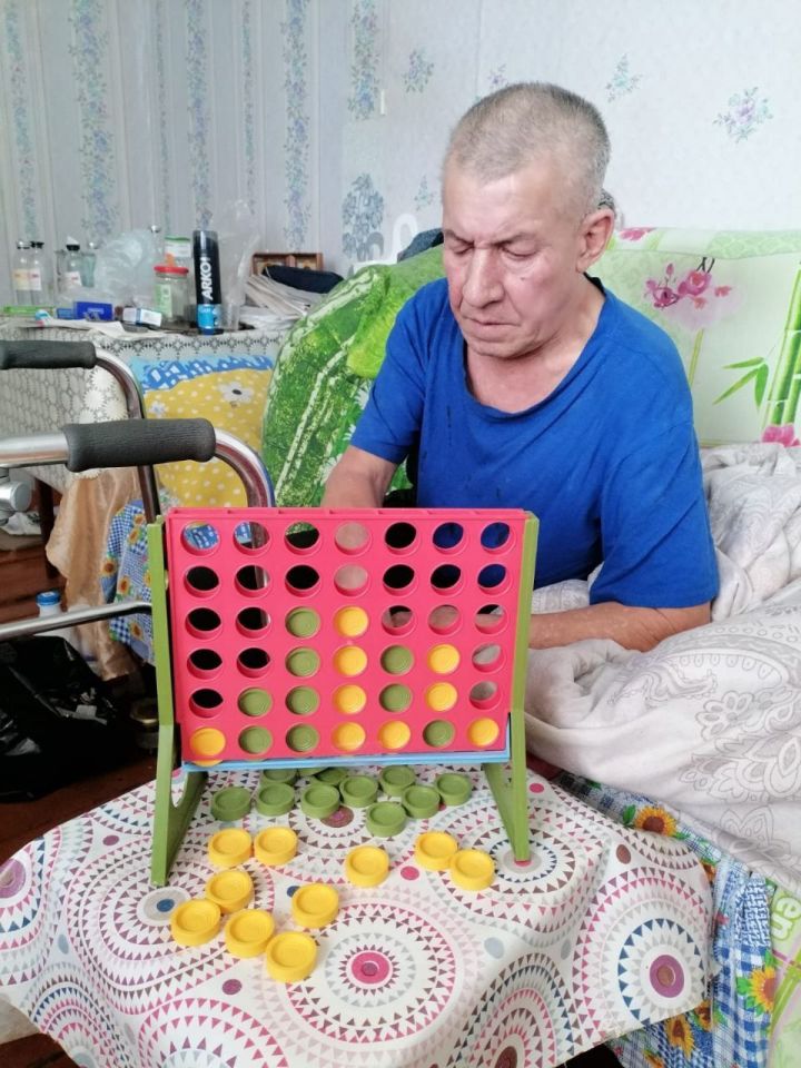 Игры, прогулки, общение: как в Нурлате дарят радость пожилым