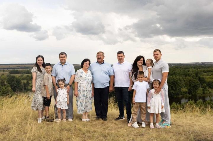 Семья Каримовых из Нурлатского района удостоена высокой чести в Казанском Кремле