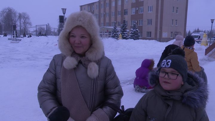 Алевтина Захарова пришла на рождественские гуляния на площадь
