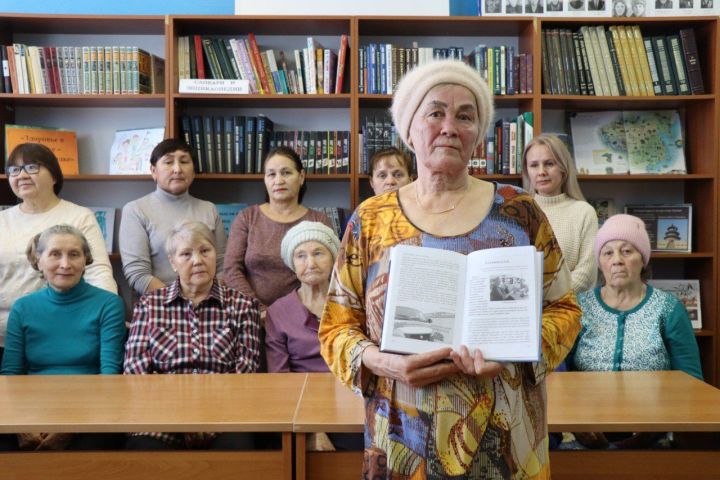 Книга памяти и добра: подарок от матери героя библиотеке Вишневой Поляны