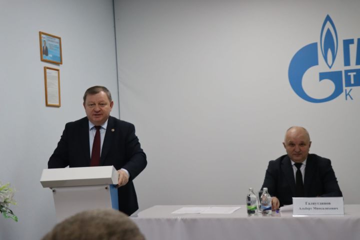 Дамир Ишкинеев провел встречу с трудовым коллективом «Нурлатгаза»