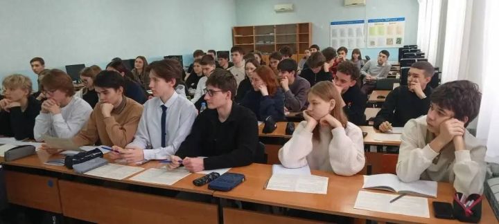 В Нурлатской гимназии прошел интенсивный практикум по математике для будущих выпускников