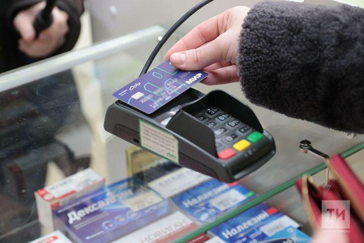 Родители могут контролировать траты подростков по банковским картам