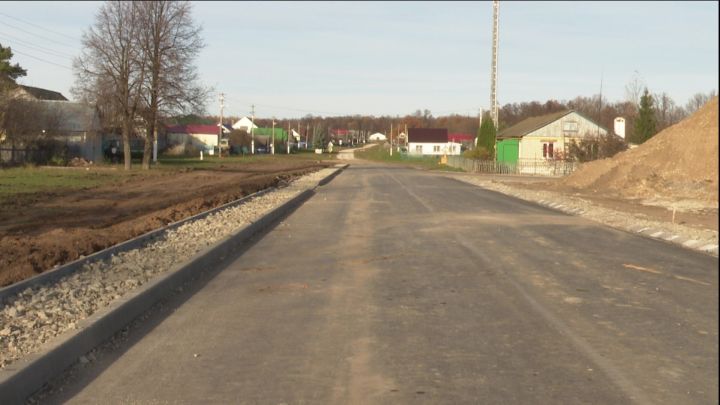 У жителей поселка Красномайский – новая дорога с тротуаром
