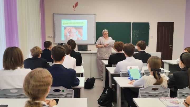 Медсестра школы №1 провела беседу о здоровье с 11-классниками