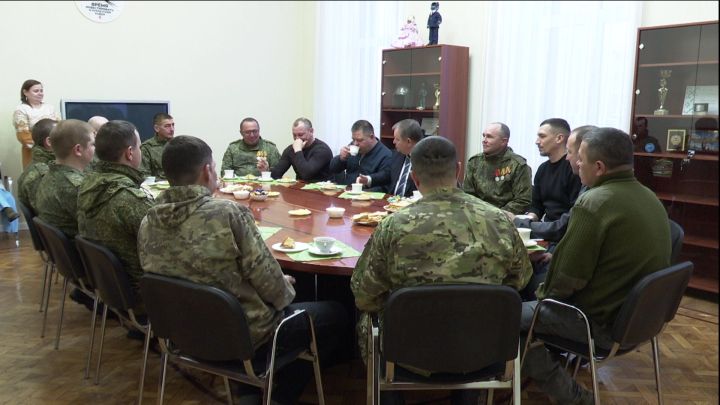 12 бойцов СВО стали участниками традиционной встречи с главой района Дамиром Ишкинеевым