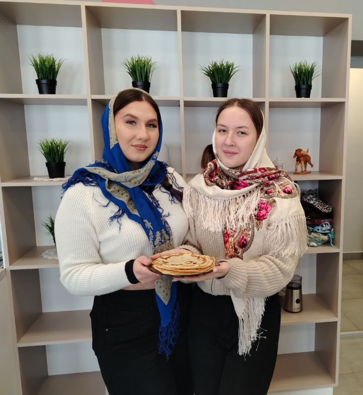 «Скородум» накрывает на стол: в «Мирасе» встречают третий день Масленицы с блинами и чаем