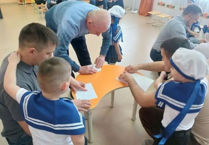 От парада малышей до сказки с Емелей: как в «Солнышке» славили защитников