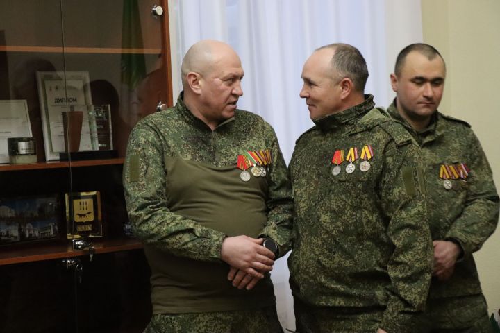 Дамир Ишкинеев встретился с бойцами СВО, прибывшими в отпуск
