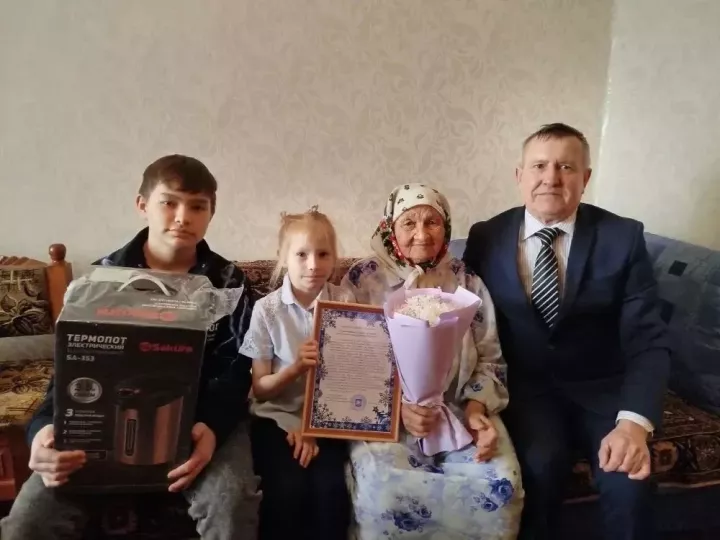 В Нурлате поздравили с 90-летием Зулхиджу Шагидуллину