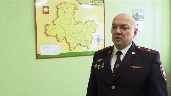 Главный страж дорог района Олег Анжаков просит водителей не торопиться с заменой зимней резины