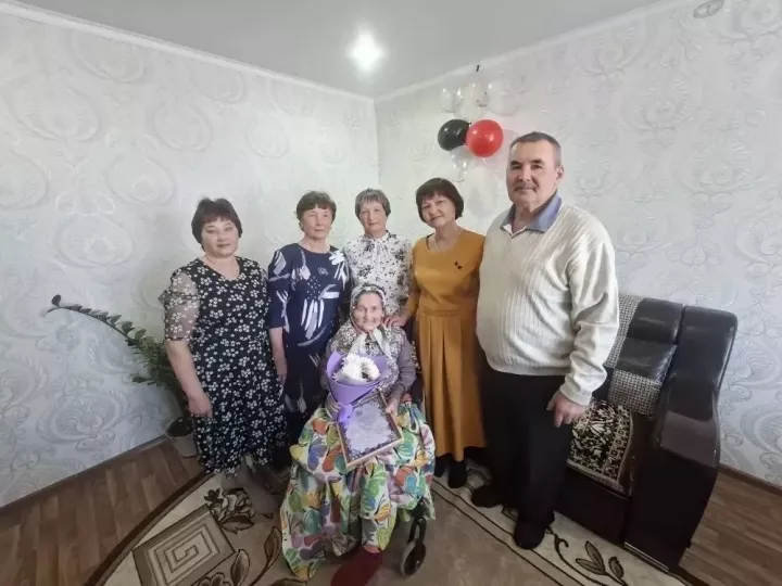 Низкий поклон ветерану: 90-летний юбилей отметила Зинаида Павловна Николаева