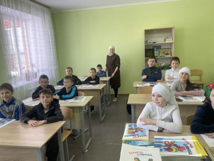 Нурлатта мәктәп укучылары өчен татар теле буенча түләүсез курслар башланып китте