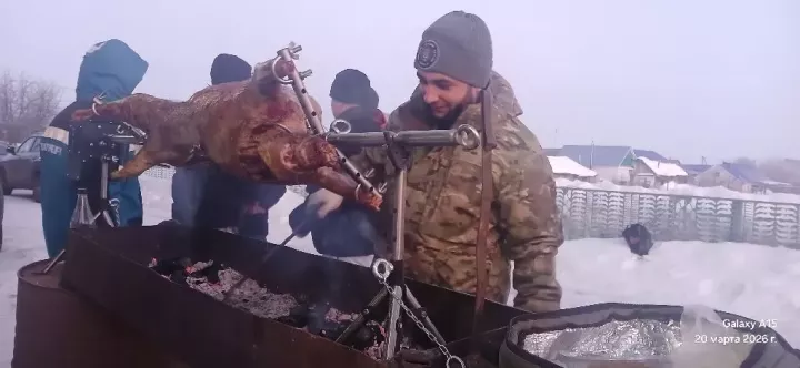 Щедрость с верностью традициям: бурметьевцы устроили праздничное застолье для сельчан