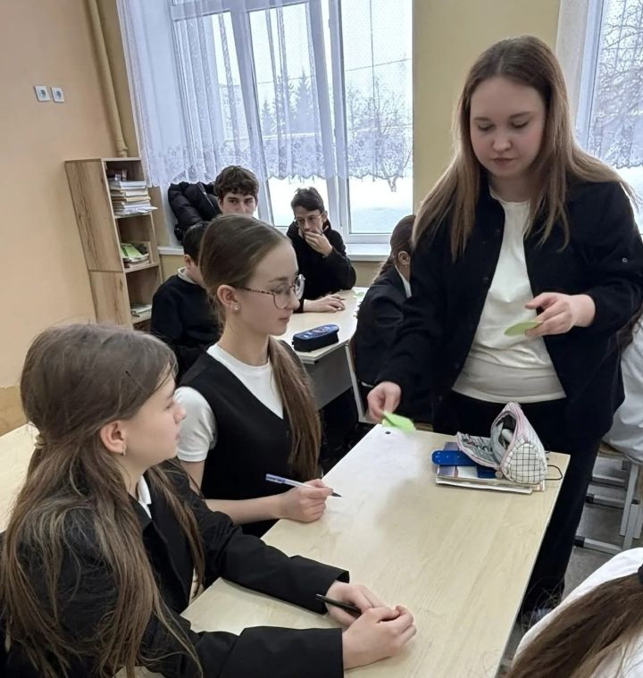 Из первых рук: воспитатели детского сада «Родничок» провели профпробы в школе №1 города Нурлат
