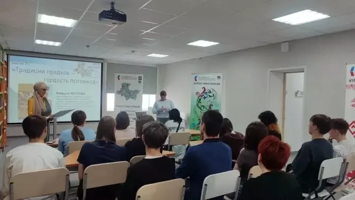 «Культурный код предков»: в центральной библиотеке Нурлата старшеклассники прикоснулись к истокам татарского искусства