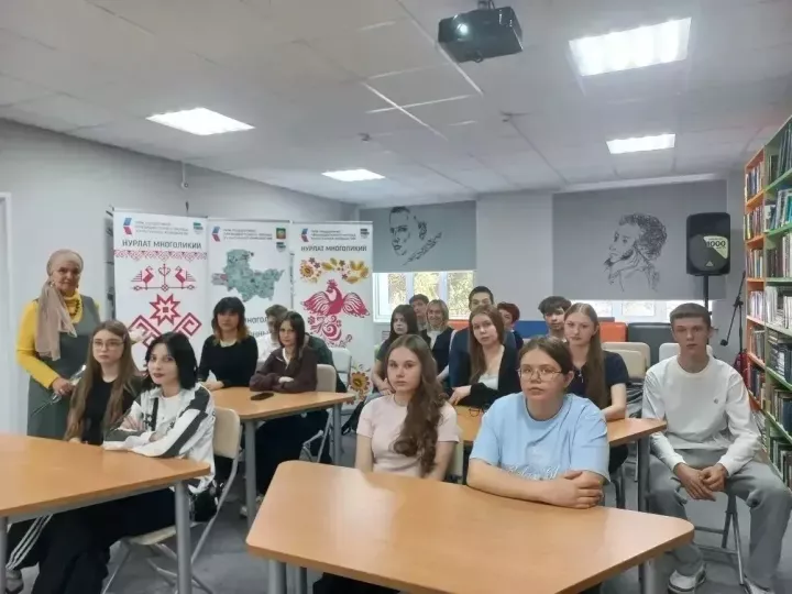 «Культурный код предков»: в центральной библиотеке Нурлата старшеклассники прикоснулись к истокам татарского искусства