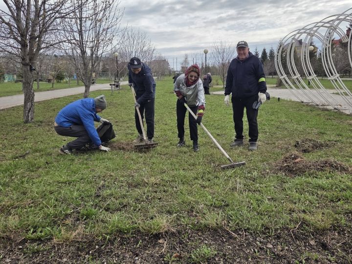 В Нурлате прошла акция «Доброе сердце – чистый парк»: более 300 участников и 400 мешков мусора