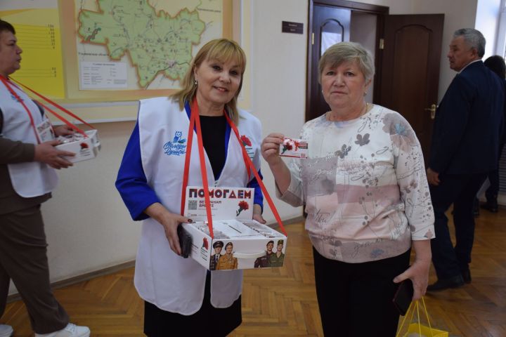 Акция «Красная гвоздика» в помощь ветеранам проходит в РТ