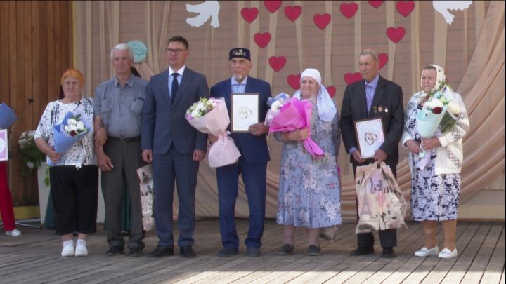 В Нурлате чествовали семейные пары, которые вместе уже полвека