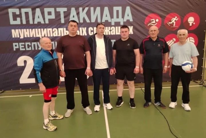 Нурлатцы вышли на волейбольную площадку Спартакиады муниципальных служащих