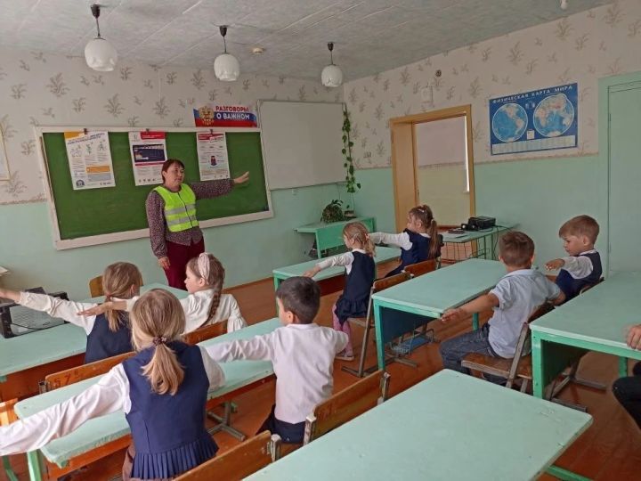 «Внимание — дети!»: ЮИДовцы научили младшеклассников безопасному лету
