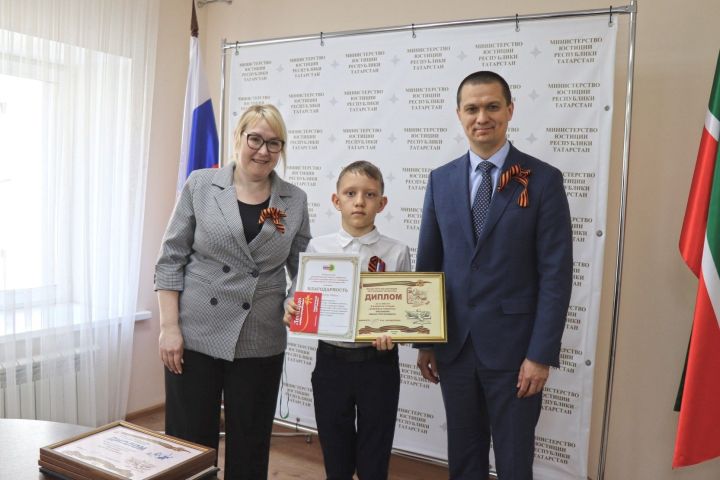 Юные нурлатцы рассказали о Победе стихами и красками