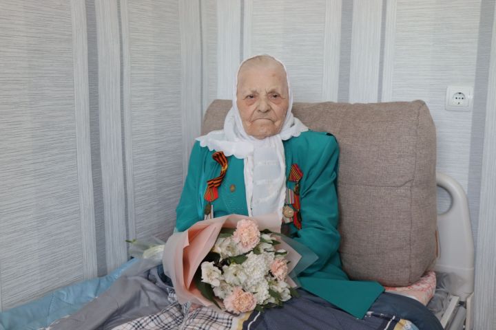 Нурлатта Бөек Ватан сугышында катнашкан Антонина Андреевна Агапованы котладылар