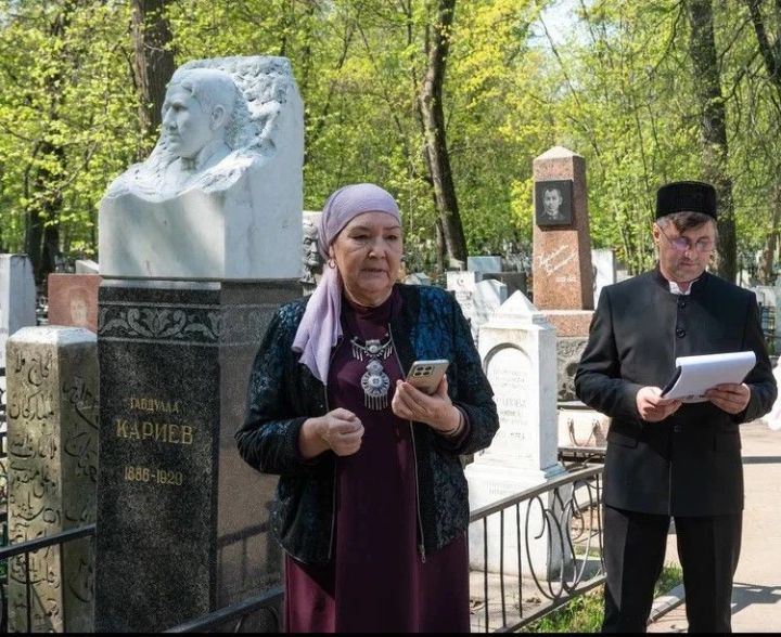 Нурлатцы возложили цветы к могиле Габдуллы Кариева в день его 140-летия