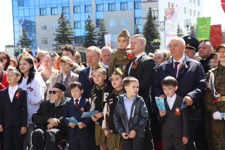 «Народный хор Победы» в Нурлате: сотни голосов исполнили главные песни весны 1945 года