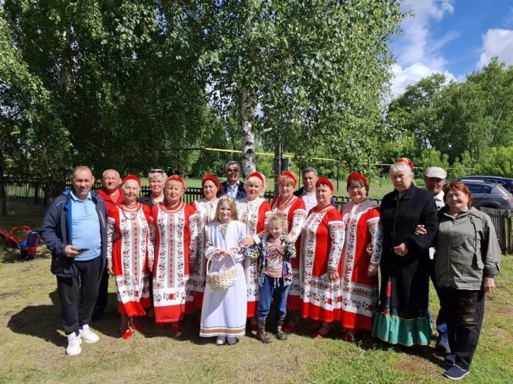 «Деревенька моя у реки»: в Вишневой Поляне слились воедино Троица и День села