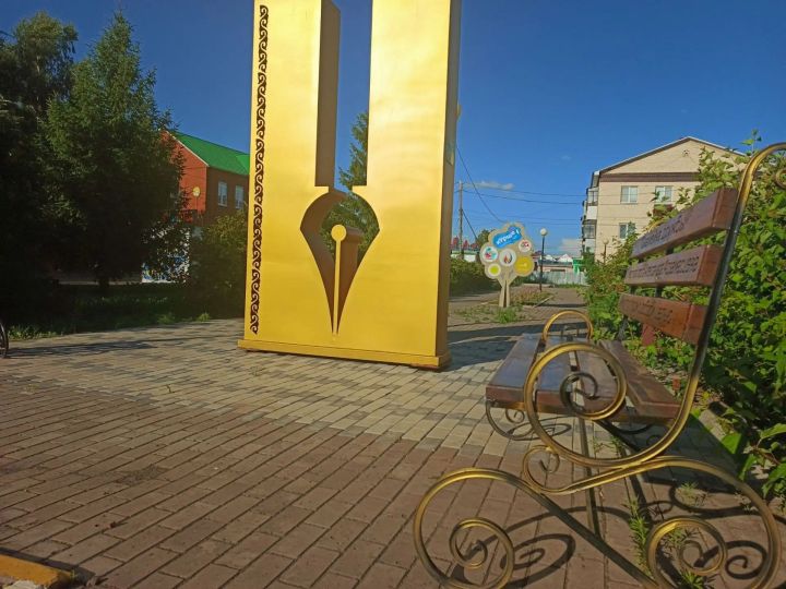 Поэт из Нурлата подарил скверу Журналистов вторую жизнь